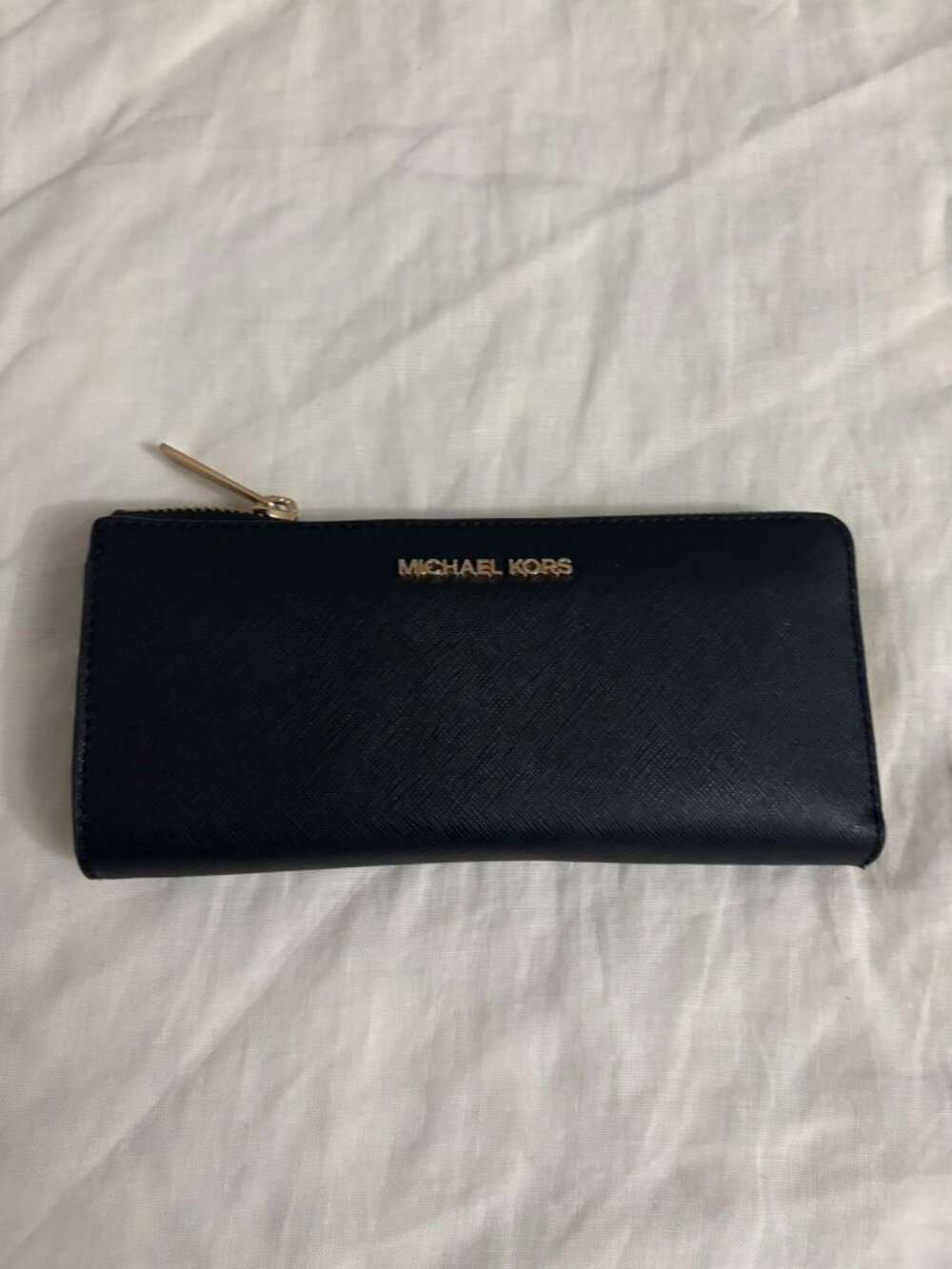 Michael Kors 3/4 zip leather wallet. Excellent used condition - Picture 1 of 4